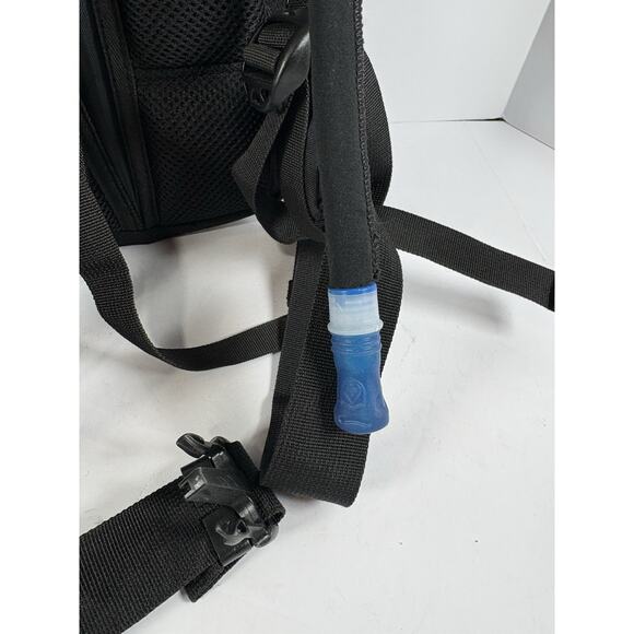 WWE High Sierra Hydration Backpack Black Water Bladder Hiking Pack main image 8